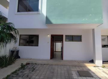 Casa · 142m² · 3 Recámaras · 2 Estacionamientos · Se Vende Casa en Residencial Arbolada, Cancun