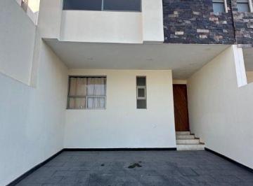 Casa de 4 habitaciones, Morelia · Casa en Fracc San Ruben 4 Rec Una en Planta Baja con Baño Completo Seguridad a 5 Min de Las Américas