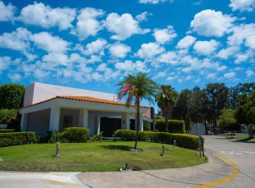 Casa en condominio de 3 habitaciones, Tlajomulco de Zúñiga · Casa en Venta en Club de Golf Santa Anita, Tlajomulco, con Acabados de Lujo