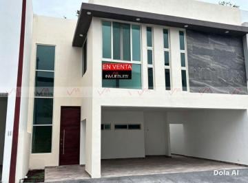 Casa · 290m² · 4 Recámaras · 3 Estacionamientos · Casa en Venta en Los Rodriguez
