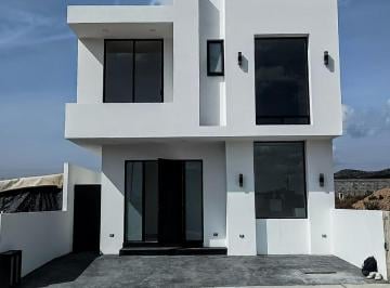 Casa · 160m² · 3 Recámaras · 2 Estacionamientos · Casa Nueva en Fraccionamiento Nuevo con Vigilancia.