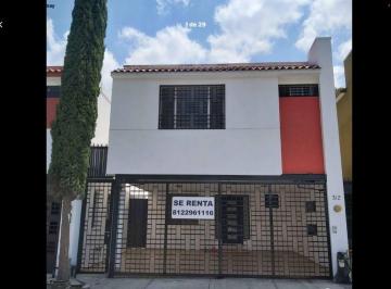 Casa de 3 habitaciones, Monterrey · Casa en Renta en Paseo de Cumbres, Monterrey