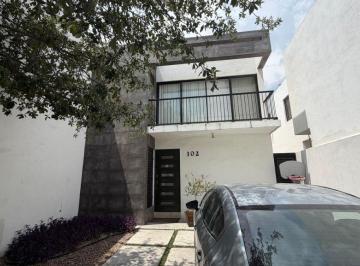 Casa · 200m² · 3 Recámaras · 2 Estacionamientos - PADRON Y ASOCIADOS · Casa en Privada Encinos en Santa Catarina a 8 Minutos de La Udem