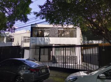 Casa · 253m² · 4 Recámaras · 3 Estacionamientos · Casa en Renta en Jardines del Bosque
