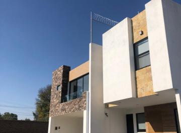 Fachada · Se Renta Hermosa Casa en Fraccionamiento