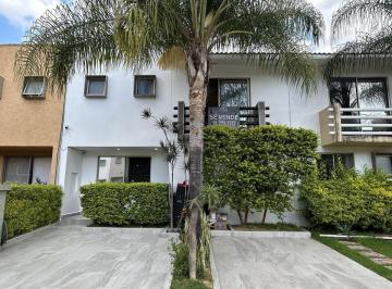 Casa · 221m² · 4 Recámaras · 2 Estacionamientos · Se Vende Casa en Privanza Residencial
