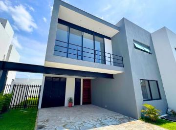 Casa de 4 habitaciones, Zapopan · Casa en Venta de Los Pinos Campestre Cerca de Bugambilias