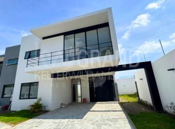 Casa · 274m² · 4 Recámaras · 2 Estacionamientos · Casa en Venta de Los Pinos Campestre Cerca de Bugambilias