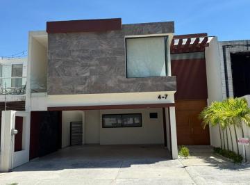 Casa · 317m² · 3 Recámaras · 2 Estacionamientos · Casa Amueblada, 3 Recámaras en Circuito Río Jamapa 4 - 7, Playas del Conchal, Alvarado, Ver