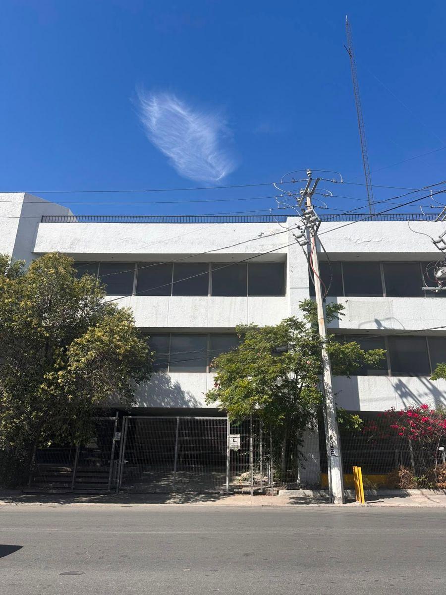 Edificio en Renta. Ideal Para Oficinas, Hospitales, Clínica o Escuelas!
