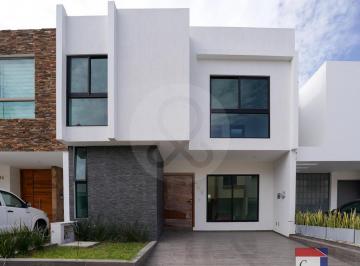 Casa de 4 habitaciones, Zapopan · Casa en Venta en Los Almendros