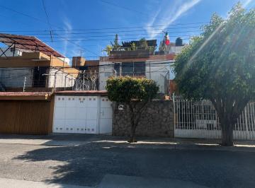 Casa · 151m² · 5 Recámaras · 2 Estacionamientos · Casa en Fraccionamiento Vallarta Norte