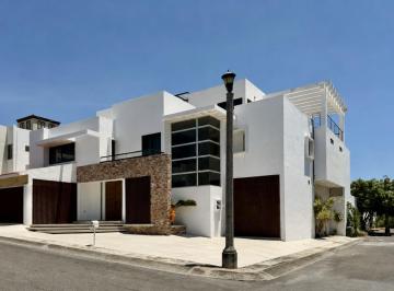 Casa · 652m² · 4 Recámaras · 3 Estacionamientos · Casa en Venta Lomas Residencial