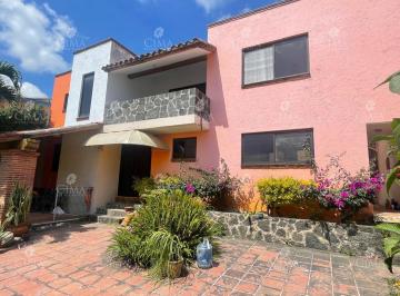 Casa · 267m² · 4 Recámaras · 4 Estacionamientos · Renta Casa en Fraccionamiento Lomas Tetela, Cuernavaca - R194