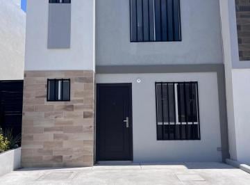 Casa · 103m² · 3 Recámaras · 1 Estacionamiento · Casa en Renta Sureste Residencia Puerto Lisboa