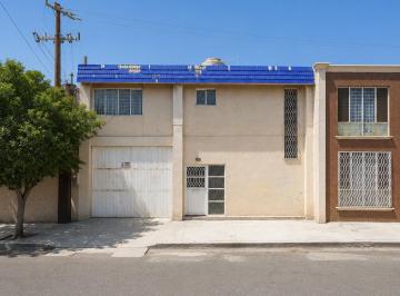 Bodega comercial de 3 habitaciones, Saltillo · Amplia Bodega con Oficinas en Renta en La Zona Centro de Saltillo