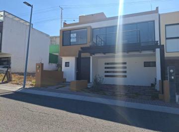 Casa en condominio · 181m² · 3 Recámaras · 2 Estacionamientos · Renta de Casa en Punta Esmeralda