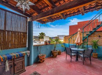 Casa de 2 habitaciones, San Miguel de Allende · Gran Oportunidad! Casa de Dos Pisos con La Comodidad de 1 Recámara Principal y Baño en Planta Baja.