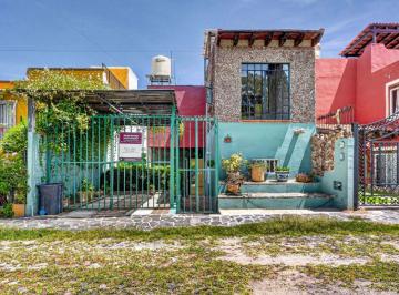 Casa 155m² Venta Independencia · Gran Oportunidad! Casa de Dos Pisos con La Comodidad de 1 Recámara Principal y Baño en Planta Baja.