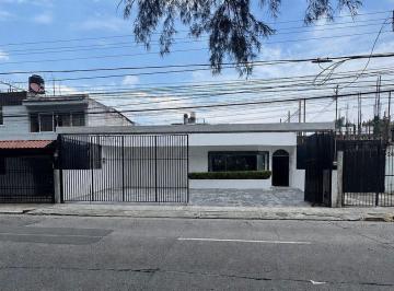 Casa de 5 habitaciones, Zapopan · Espacio Ideal Para Clínica, Consultorios, Escuela, Cercano a Plaza Patria, Zap.