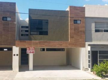 Casa de 3 habitaciones, Guadalupe · Casa en Venta en Galerías de Camino Real a Estrenar