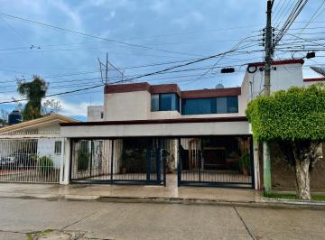 Casa · 288m² · 3 Recámaras · 4 Estacionamientos · Casa en Fraccionamiento Jardines de Guadalupe
