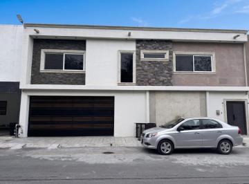 Casa · 210m² · 4 Recámaras · 2 Estacionamientos · Casa con Alberca en Renta, Acacia Residencial Guadalupe Nl