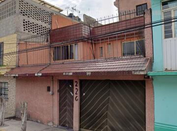 Casa de 4 habitaciones, Nezahualcóyotl · Casa en Venta en Calle 13 226,colonia Esperanza en Nezahualcoyotl Cerca de Plaza Neza
