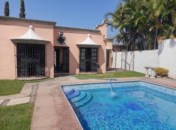 Casa de 3 habitaciones, Cuernavaca · Casa Estilo Colonial, con 3 Bungalows