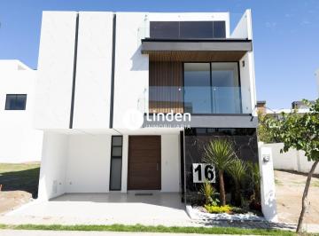 Casa · 253m² · 4 Recámaras · 2 Estacionamientos · Casa en Venta en Parque Alvea, Zona Lomas de Angelópolis, Puebla.
