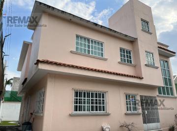 Casa · 235m² · 4 Recámaras · 4 Estacionamientos · Venta de Casa en El Fracc. Brisas, Temixco, Morelos…clave 6201