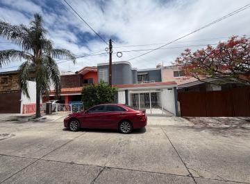 Casa de 4 habitaciones, Zapopan · Amplia Casa en Renta en La Calma - Zapopan