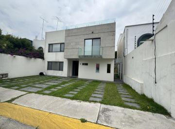 Casa · 260m² · 4 Recámaras · 4 Estacionamientos · Casa en Lomas de Bellavista