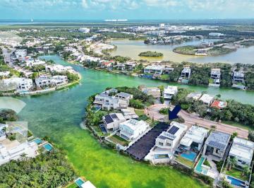Terreno / Lote · 647m² · Terreno en Venta en Cancún en Residencial Lagos del Sol Frente Al Lago