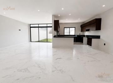 Casa · 237m² · 3 Recámaras · 2 Estacionamientos · Casa con Amplio Jardín | Lomas de La Rioja