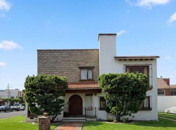 Casa · 320m² · 3 Recámaras · 3 Estacionamientos · Casa en Arboledas de Santa Elena Pachuca