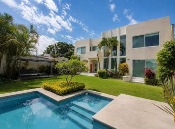 Casa · 278m² · 3 Recámaras · 3 Estacionamientos · Casa Minimalista en Renta en Sumiya, Jiutepec Morelos