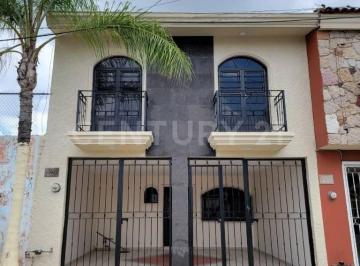 Casa · 156m² · 3 Recámaras · 2 Estacionamientos · Casa en Venta en Priv. Colon 120, Atemajac del Valle, Zapopan, Jalisco.