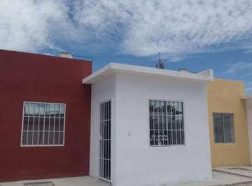 Casa · 42m² · 2 Recámaras · 1 Estacionamiento · Casa en Fraccionamiento con Casas de Una Planta