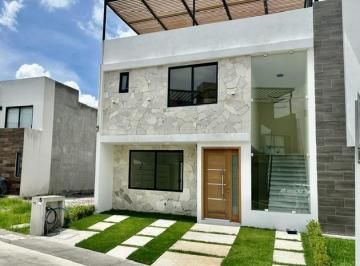 Casa · 230m² · 3 Recámaras · 2 Estacionamientos · Casa Nueva en Venta con Roof Garden y Jardín – San Mateo Atenco (Conexión Santa Fe)