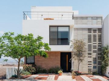 Casa en condominio de 4 habitaciones, Querétaro · Casa en Renta con Piscina Climatizada