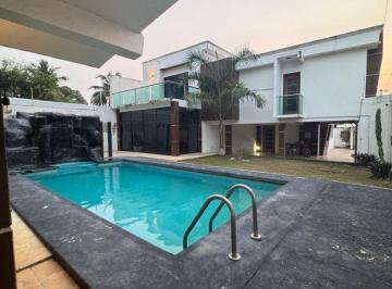 Casa de 6 habitaciones, Coatzacoalcos · Venta de Casa con Alberca, Jardines, Aire Acondicionado a 3 Minutos del Aeropuerto