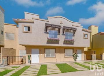 Casa · 107m² · 3 Recámaras · 2 Estacionamientos · Casa en Pachuca con Casa Club y Alberca