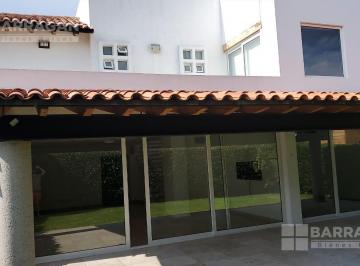 Casa · 369m² · 3 Recámaras · 2 Estacionamientos · Casa en Renta Lomas del Campanario II, en Privada con Amenidades
