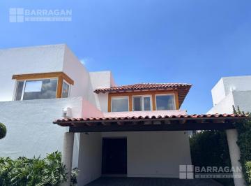 Casa · 369m² · 3 Recámaras · 2 Estacionamientos · Casa en Renta Lomas del Campanario II, en Privada con Amenidades
