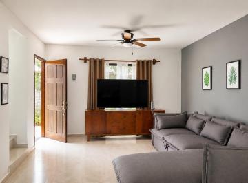 Casa · 216m² · 3 Recámaras · 1 Estacionamiento · Venta - Hermosa Casa en Condominio en Bacalar, Quintana Roo