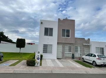Casa · 3 Recámaras · 2 Estacionamientos · Casa en Renta Paseos del Bosque