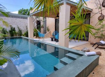 Casa de 3 habitaciones, Mérida · Residencia con Piscina en Cholul, Zona con Mayor Crecimiento y Plusvalia