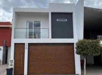 Casa · 170m² · 3 Recámaras · 2 Estacionamientos · Casa en Venta en Paseos del Rey