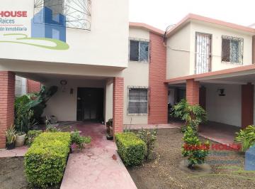 Casa · 143m² · 4 Recámaras · 4 Estacionamientos · Casa de 4 Recamaras, 3 Baños en Col. Virreyes en Reynosa, Tamps.